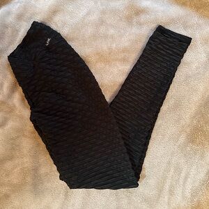 LiCi Black High-Waisted Ribbed Compression V-Cut Leggings